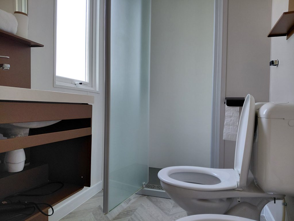 Bagno con doccia della Casa Mobile Premium Terrace
